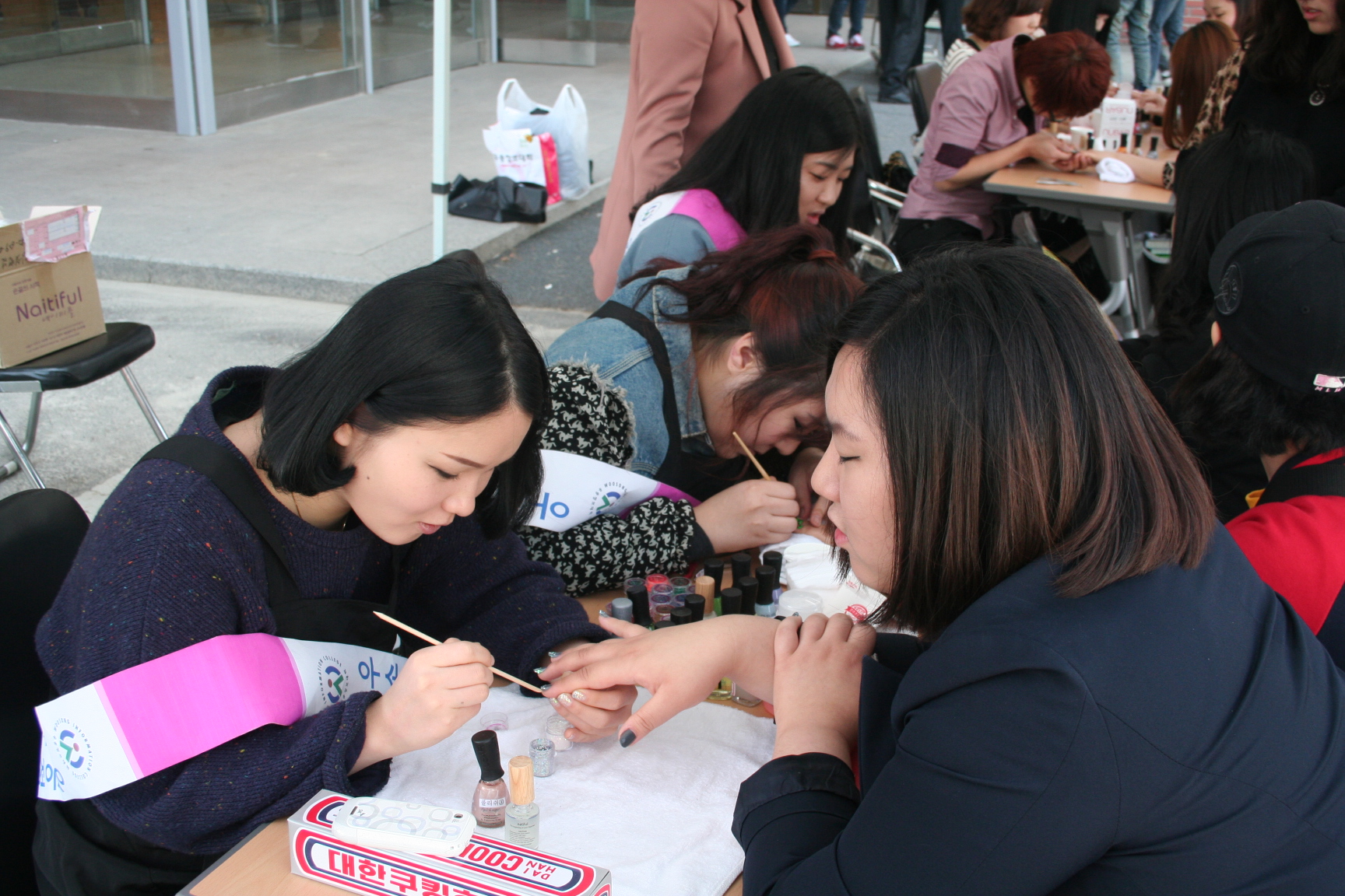 새내기가요제 네일아트 시연행사